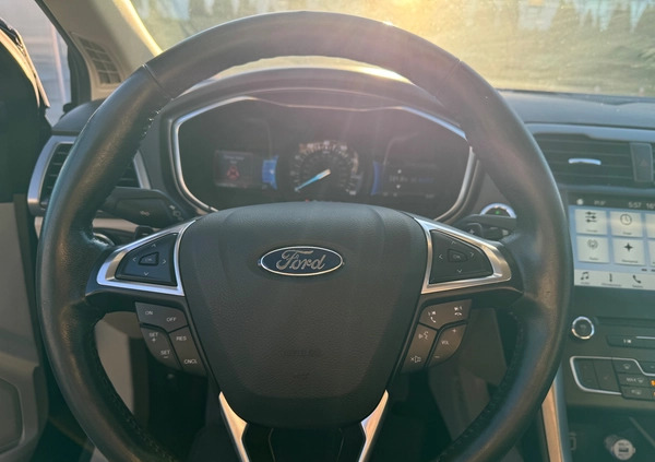 Ford Fusion cena 64000 przebieg: 98995, rok produkcji 2017 z Warszawa małe 379